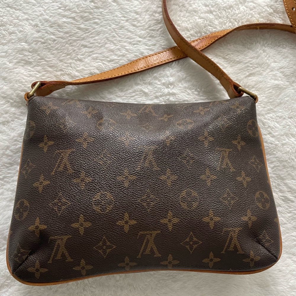 Louis Vuitton
with Tan Leather Strap
Musette Tango Short Shoulder Bag Brown
🤎🤎🤎 - Picture 2 of 14